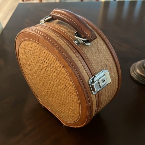 Round Woven Handbag with Leather Accents - Picture 5 of 9